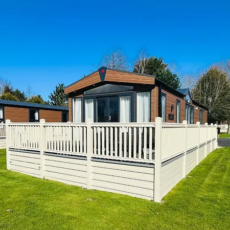 Bakers With Hot Tub Ferienhaus York